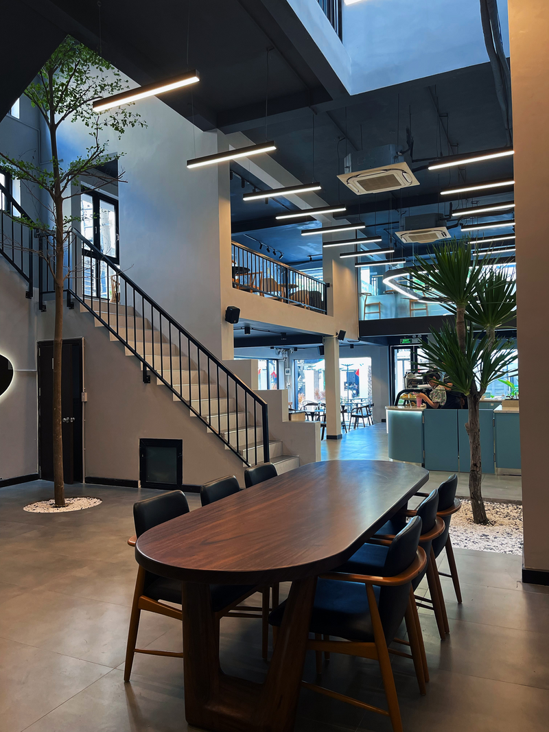 Từ Laptop Đến Không Gian Sáng Tạo