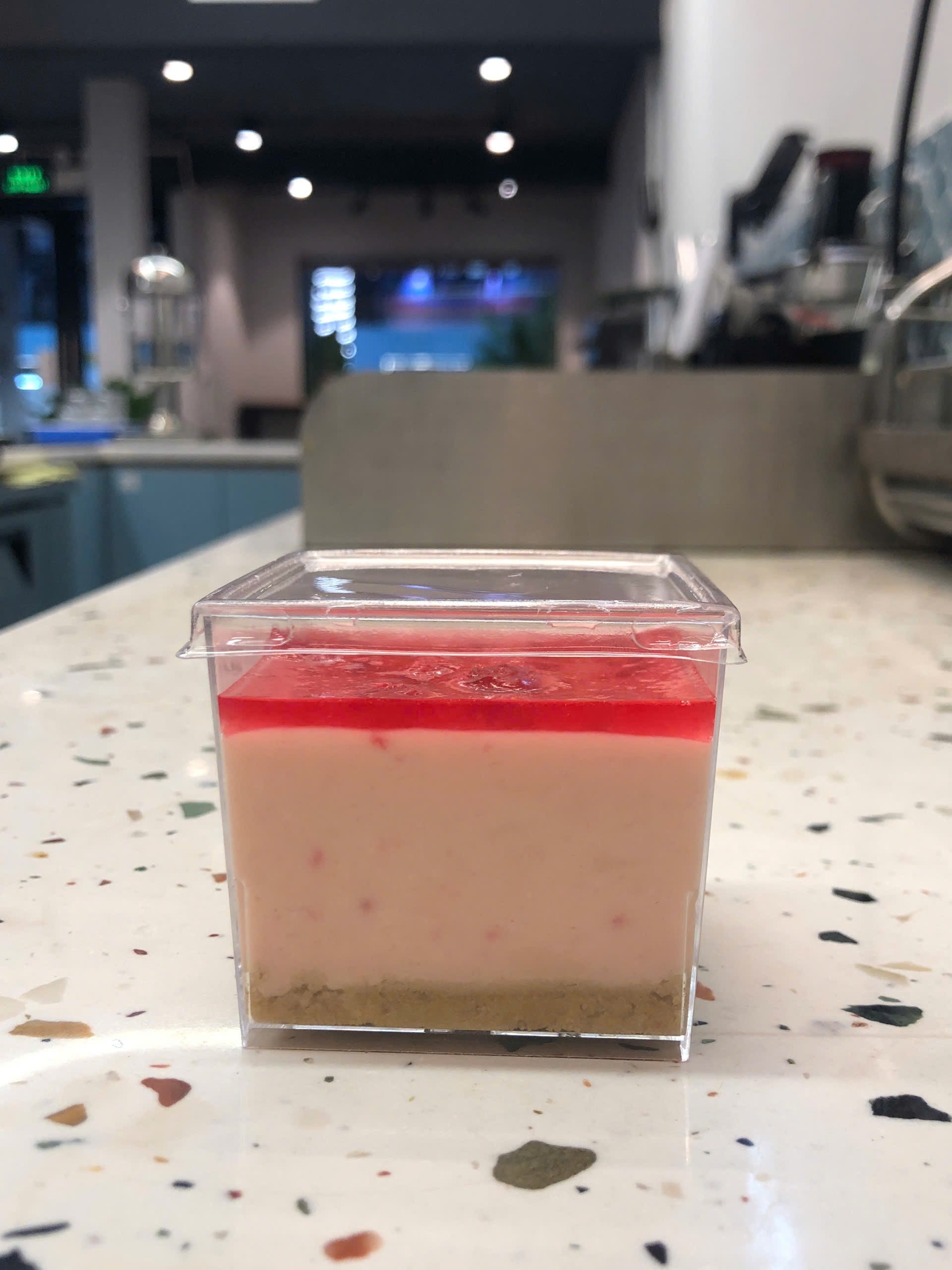 Bánh cheesecake dâu tây